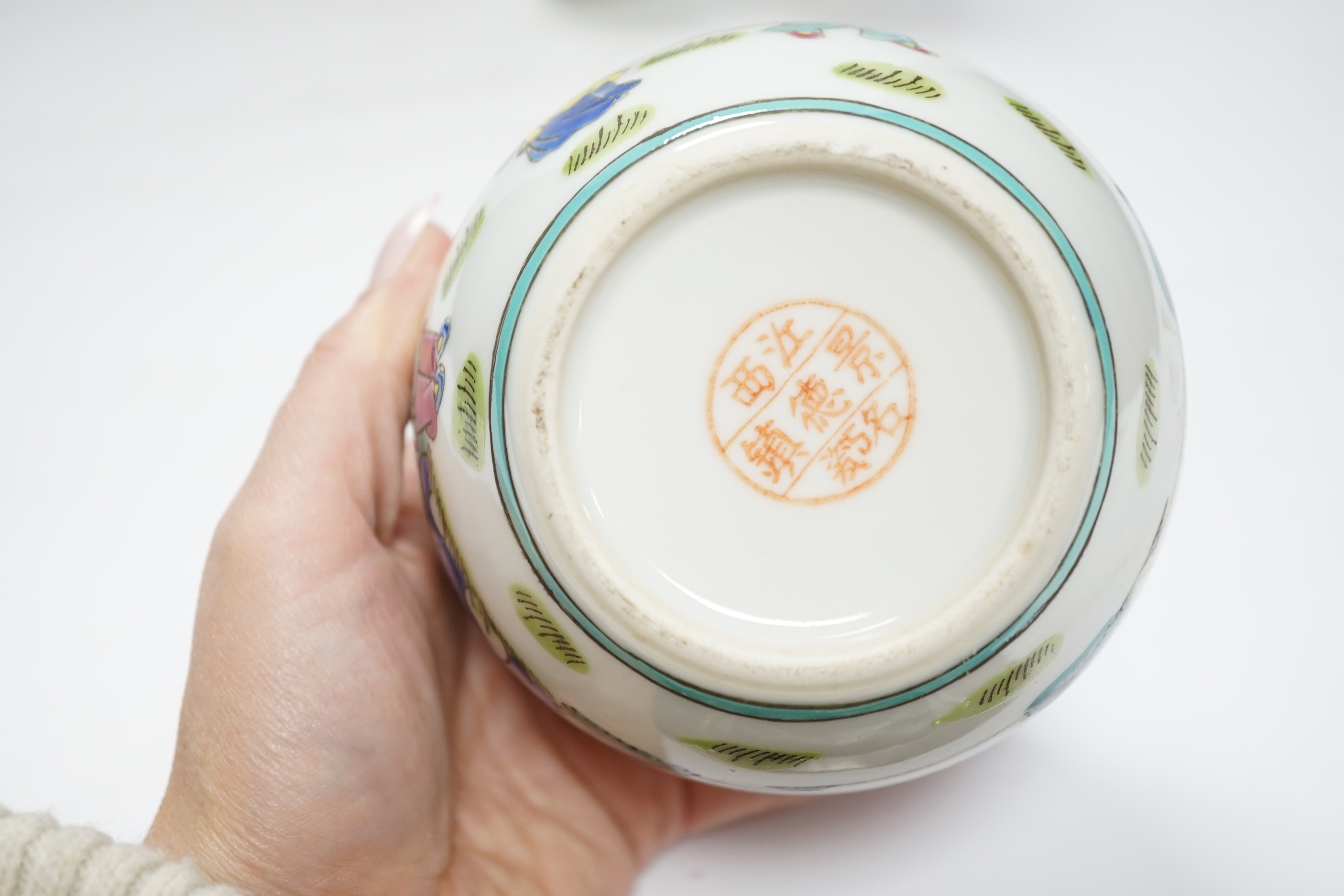 Four Chinese famille rose vases and a jar, 14.5cm